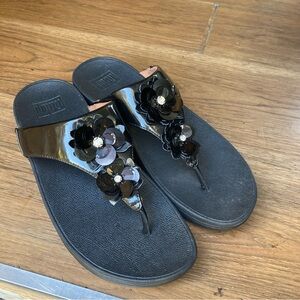 FitFlop Embellished Sandal Black Patent Leather Flower SZ 10